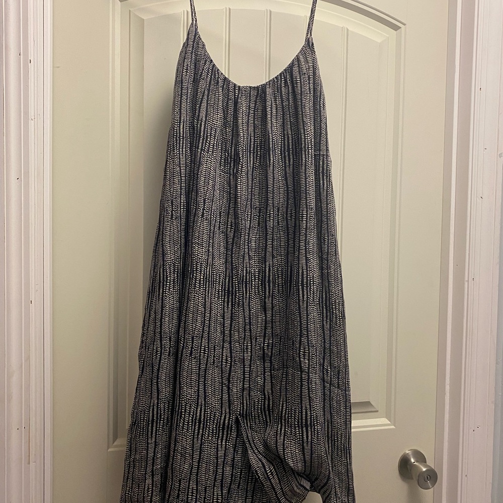 L’Agence Silky Dress Size 8 with pockets, no belt